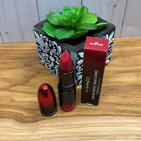 MAC Love Me Lipstick - Picture 10 of 16